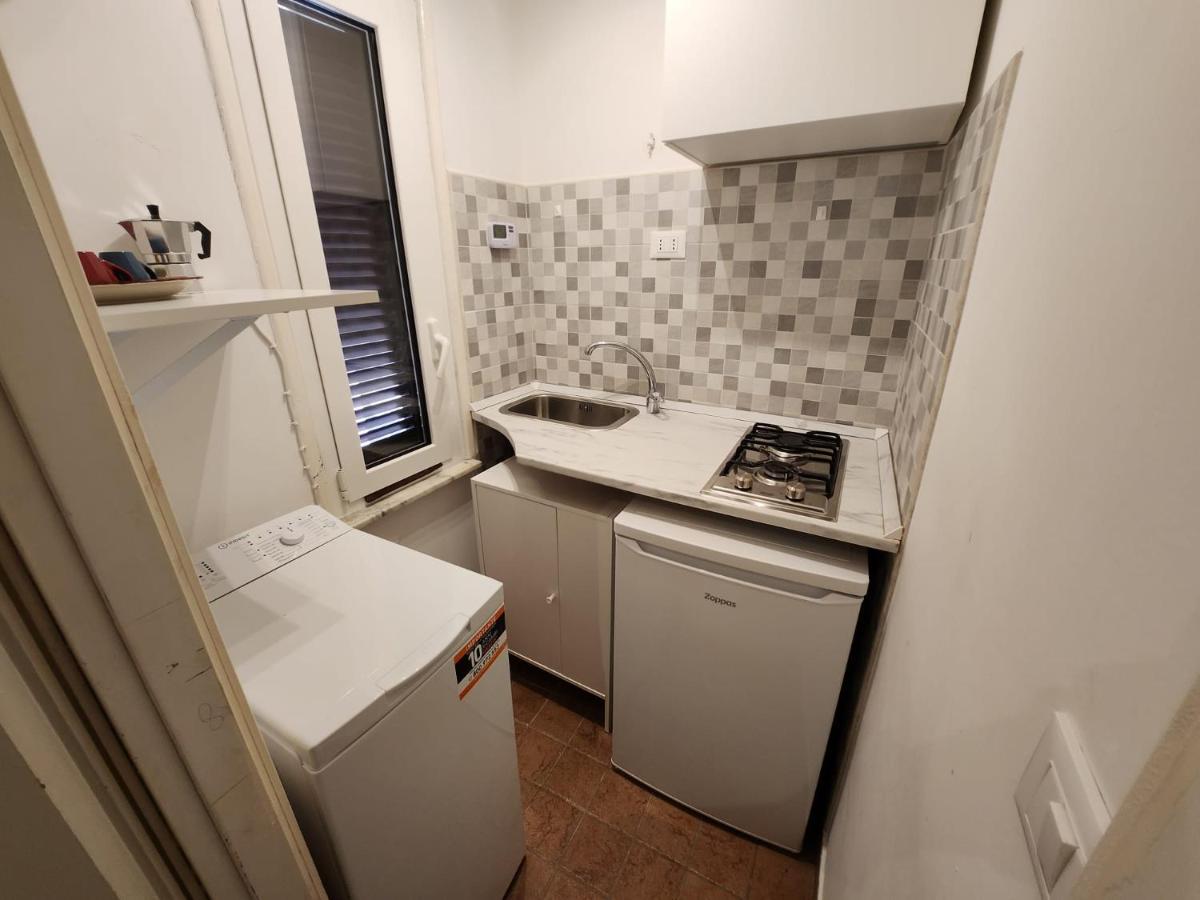 Monolocale Suite Con Terrazzino Рим Екстериор снимка