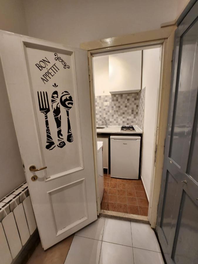 Monolocale Suite Con Terrazzino Рим Екстериор снимка